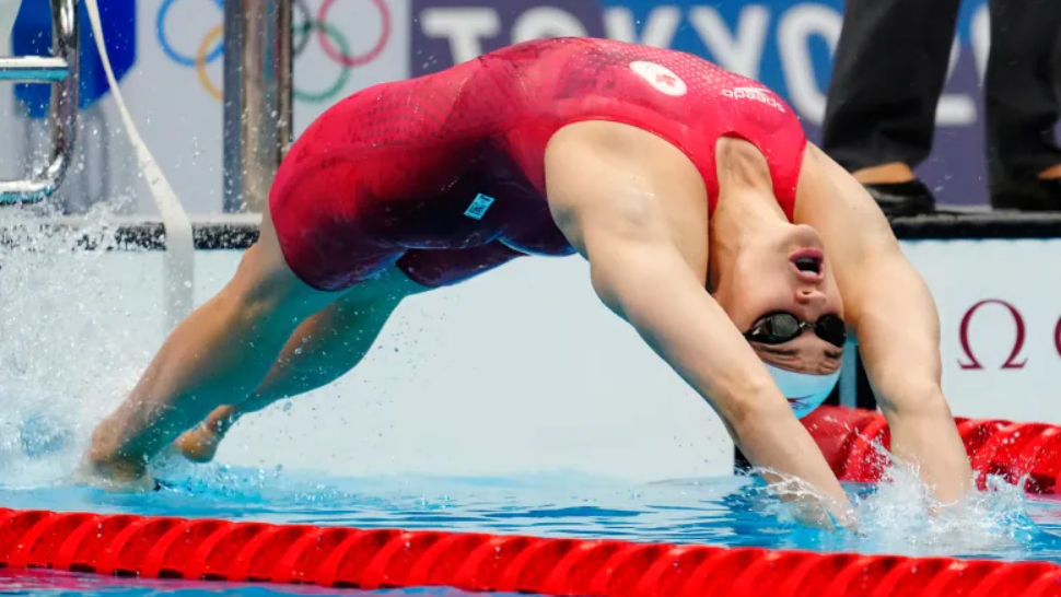 Kylie Masse Wins Silver in 200m Backstroke ????